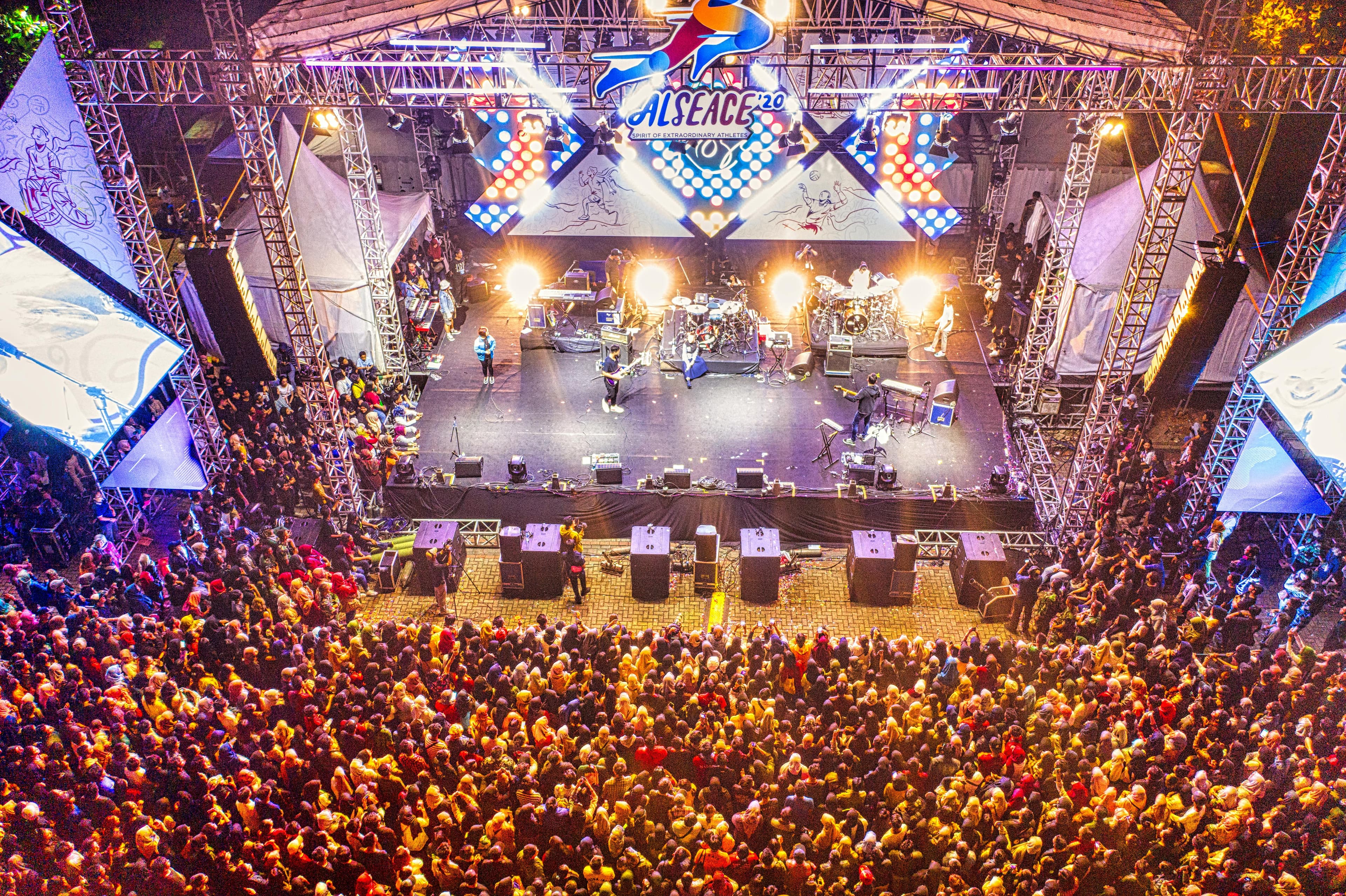 Main Stage Headline Acts setup